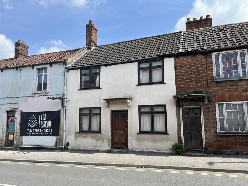 Lot: 93 - COTTAGE FOR REFURBISHMENT - General view of the front of property